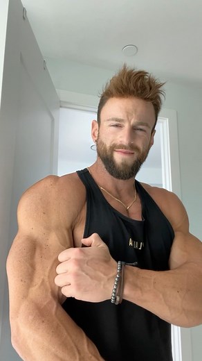 Eric Janicki IFBB Pro on Instagram: "Made of metal 烙 #fitness #bodybuilding"