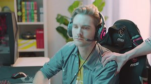 6.5K views · 40 reactions | Quand ton pote te recommande un triple screen pour ton nouveau setup (¬‿¬) | MSI Gaming | Facebook