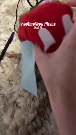 Festive bee plushie part 2!! Yay she’s finished #roblox #plushie #beeswarm #beeswarmsimulator #bees