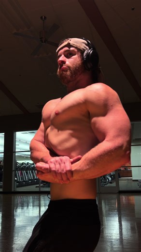 Been focusing on building a thicker chest this offseason among other things #fyp #gymtok #bodybuilding #fitness