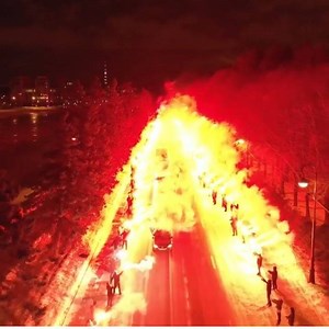 Así recibieron al Zenit antes del partido por Europa League. 📹vía Zenit Football Club #europaleague | FAR