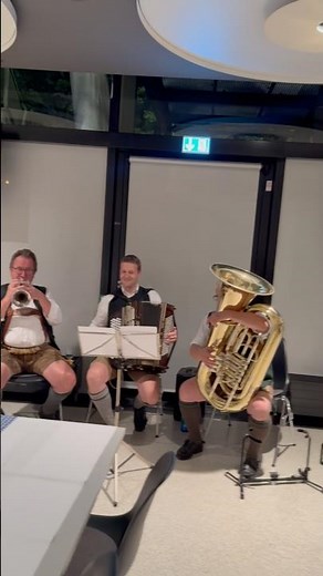 We will never get bored of the Oompah Band version of "For Evigt” 🎺🇩🇪