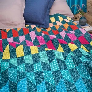 Log Cabin-ish is the focus of this Quilty issue—you'll find quilt patterns that use log cabin-like piecing techniques. So much fun! LEARN MORE HERE: https://buff.ly/2KRr5Vs | Fons & Porter's Love of Quilting