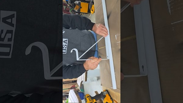 Genius tension rod hack! 🤯🌱🪴