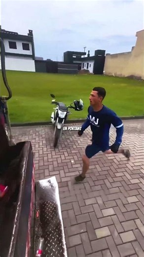 💪 Carrying garbage = +10 kg of muscle?! 😱 #humor
