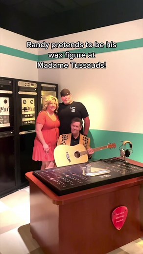 Happy Halloween! Do you remember when Randy pulled off this disguise without a costume? @MadameTussaudsUSA #Halloween #Park #RandyTravis #Funny #CountryMusic