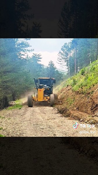 Bagger in Aktion – zufriedenstellende Schwerarbeit#Bagger #Baggerarbeit #Baumaschinen #SchwereMaschinen #Erdarbeiten