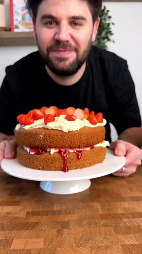 My Victoria Sponge Cake (gluten-free & vegan) 🍰 I made this for my daughter’s 1st Birthday party and it went down really well with our guests so I thought I’d share this recipe with you all for your special occasions! You can get the full written recipe on my blog just hit the link in the comments below! | Healthy Living James