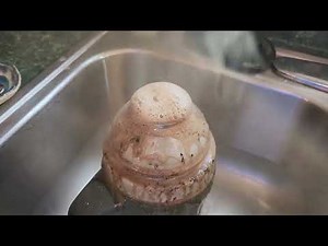 Cleaning a dirty thermos