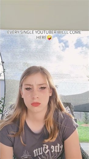 Whoops my makeup fell off🤣🤣🤣 #roblox #robloxedit #memes #dahood #robloxmm2