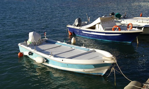 How Much Do Boats Weigh? (Weight Chart)