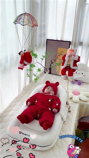爷爷安排的红衣爬绳老人也太喜庆了，妥妥的哄娃神器，宝宝练习抬头看的可认真了，有音乐爬上爬下可好玩了！#哄娃神器 #解放双手 #圣诞礼物 #宝宝玩具 #baby #toys #toy #shorts