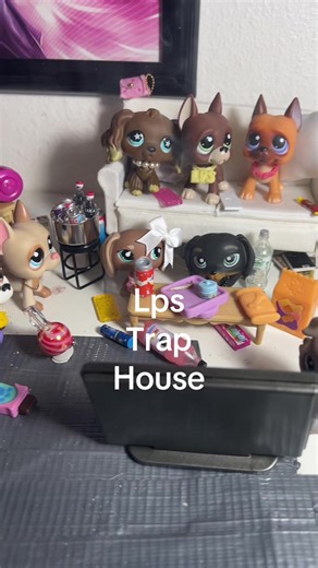 Welcome 2 tha Lps trap😛😛🤞🏼🗯️ the tv on the floor has me rolling but is so real😭😭🤞🏼🗯️ #lps #lpstiktok #lpscommunity #lpscollection #littlestpetshop