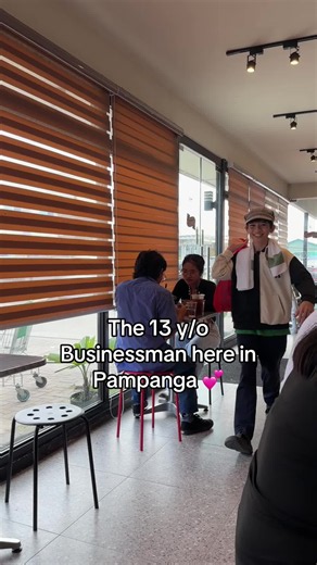 Nakaka amaze tong batang to! The way he presents himself full of confidence pero still polite. I asked him pwede ba kitang video, um-oo sya then walked away, yun pala ggrand entrance pa! So witty! If you see him around SF and Orchard and you have extra buy from him. Let’s support young talents! #pampanga #youngbusinessman