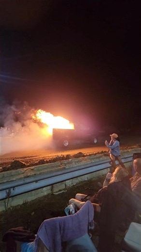 Cummins pulling truck fire #diesel