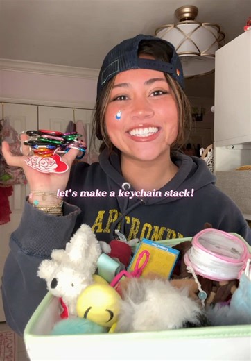 make a keychain stack with me!!!⭐️👛🫧🦄 #keychainstack #carabiner #personalstyle #whimsical