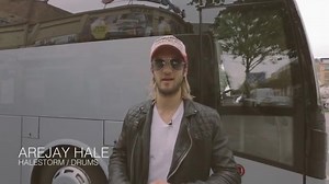 Drummer Arejay Hale (Official) von Halestorm hat uns ihren Tour-Bus gezeigt. Hier reinschauen für einen Einblick in das RocknRoll Leben! | Gibson
