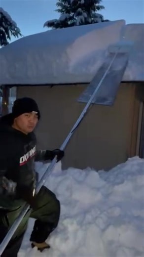 Efficient Roof Snow Clearing with Roof Razor