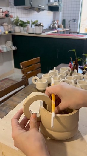 38K views · 238 reactions | How to make a mug ❤️ ••• Follow @amoon_ceramic for more! | The Ceramic School | Facebook