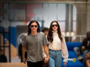 Watch WeCrashed - Apple TV  (AM)