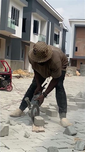 How to cut paving/interlocking stones for neat work to be achieved