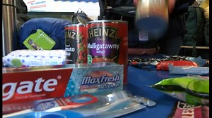 More than a thousand people in Portsmouth have donated rucksacks filled with warm clothes and food to help homeless people. The rucksack project encourages people to fill a bag with warm winter clothes, sleeping bags, flasks of hot drinks - and basic hygiene products like toothpaste. Nearly one and a half thousand were collected at the weekend. Local charities will distribute them around the city. | BBC Hampshire & Isle of Wight