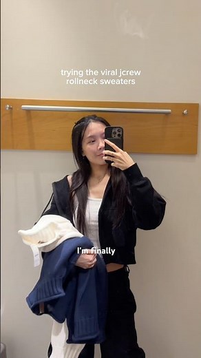 XS vs. S size comparison of the viral jcrew rollneck sweaters in navy & ivory #jcrew #tryonhaul