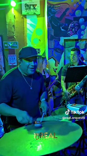 Esto es pura gozarla con @real.orquesta 🔥🔥 #RealOrquesta #GozandoConRealOrquesta #RumbaCubana #SalsaEnVivo #NocheInolvidable #FiestaConSabor #GraciasPorGozar #CulturaLatina #gozadera #salsalovers #sabor #sabroso #fyp