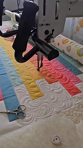 21K views · 344 reactions | Always quilting one handed, have you tried it? We all start somewhere! My Beginner's Guide to Free-Motion Quilting class starts in 8 days! www.piecenquilt.com #machinequilting #longarmquilting #machinequilting #freemotionquilting | Piece N Quilt | Facebook