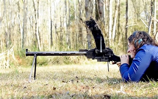 世界上第一种大规模生产的实用的轻机枪，称为轻机枪界的不老传奇