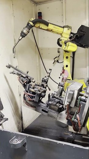 Welding cell with Fanuc Arc Mate 100 and Fronius Robacta TC