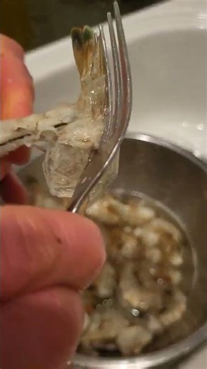 Peeling shrimp the easy way! Just Fork it! #shrimp #seafood #foodie #cajun