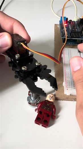 Servo Motor claw
