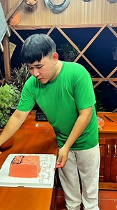 583K views · 14K reactions | 20/10 tự tay tặng điện thoại iphone 17 pờ rồ mắc cho má 7 #thiennhanreview #thiennhan5272 | Thiện Nhân | Facebook