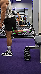 ✅ Bulgarian Split Squat Setup & Form Tips (DO THIS!) 1. Setup: Sit on a bench and extend one leg straight out in front of you to determine the ideal placement for your front foot. Stand up, position your front foot where it was extended, and place the top of your back foot on the bench behind you. 2. Back Foot Placement: Rest the top of your back foot on the bench rather than balancing on your toes. This reduces strain and improves stability. 3. Leg Positioning: Avoid keeping your legs and feet 