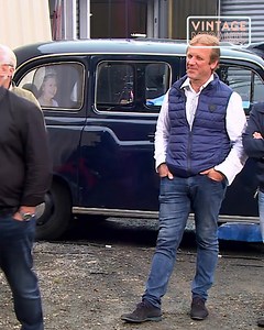 323K views · 2.4K reactions |  Tout le monde est prêt à se lancer ! Malgré le moteur non matching number, François devra trouver un moteur compatible pour la restauration du chantier en configuration exacte… mais à quel prix ?   Vous pensez que François pourra trouver un moteur sans exploser son budget ? Dites-le en commentaires ! ⬇️  Retrouvez l’épisode complet sur la chaîne YouTube de Vintage Mecanic !  https://youtu.be/RVMSZ7Dj8dU | Vintage Mecanic | Facebook