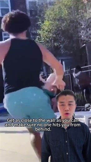 How to defend oneself when being besieged by many people #martialarts #selfdefense