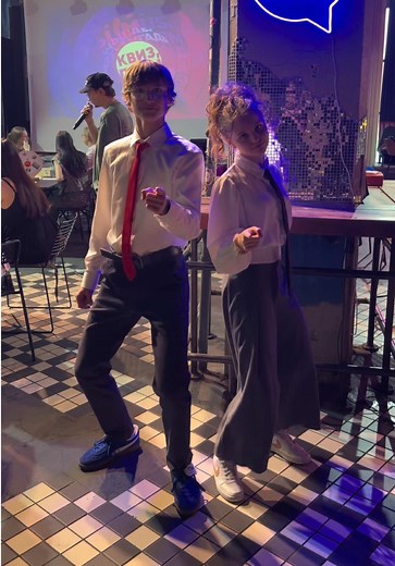We are playing Квиз, плиз! siblings dance clip