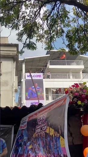 Fans waiting outside Richa Ghosh’s house to welcome her #ytshorts #richaghosh #indiancricketer