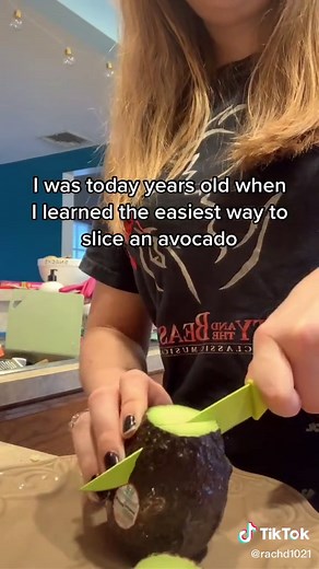 Discover the Easy Way to Slice and Preserve Avocados
