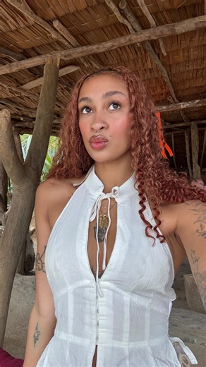 Trin Mariee on Instagram: "The remover tool is my bestie for photos in public 😛😛 @faceapp #faceapppartner"