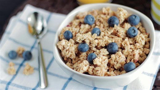 10 unhealthy toppings you should never add to oatmeal & 10 healthy alternatives