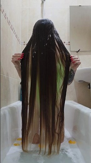How I Wash My Extremely Long Hair | Satisfying Routine 🚿