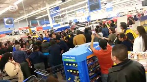 3 comments | Crazy Wal-Mart Black Friday fight for TV | The craziest fights | Facebook