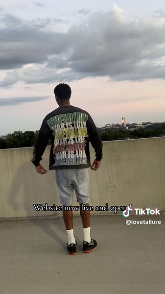 Launch Your Clothing Brand: Tips for Entrepreneurs