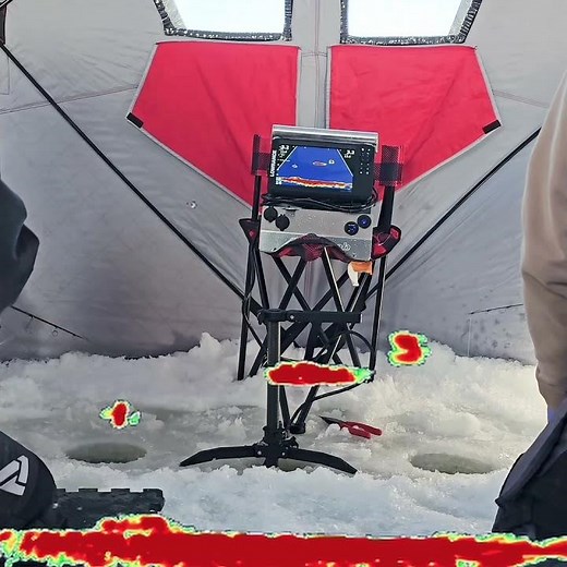 Ice fishing with the Lowrance eagle eye 9. Arclab 5200 shuttle and summit carbon pole.