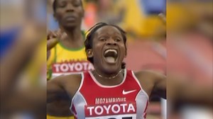 Maria Mutola storms to her historic 7th 800m gold at the #WorldIndoorChamps in 2006 🤩 | World Athletics