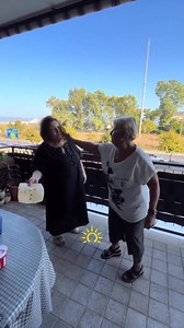 ¡Se dieron con todo! Hoy en #LoViral del día, mira a un par de “tías” que jugaron al reto de las cachetadas con tortillas de una forma en la que parecía que se “odiaban” de verdad. Por: @javierpoza Fuente: Tiktok | hechoenmina.com