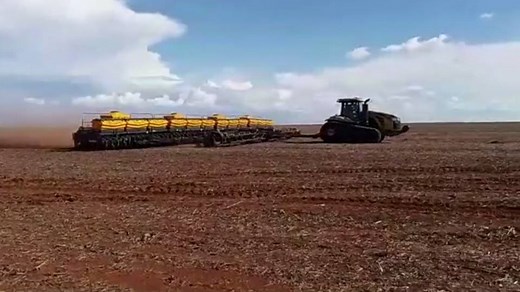 Os Tratores de Esteira MT775E e MT875E Challenger têm a melhor relação entre potência e desempenho. Nesse vídeo, apresentamos toda a robustez de uma dessas máquinas de conquistas. Assista: | Valtra