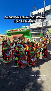 En el Festival de Las Máscaras en Hatillo, Puerto Rico 🇵🇷 Hatillo no tan solo celebra el Festival de Las Máscaras, lo desata. Cada 28 de diciembre, el pueblo se convierte en un río de color donde miles de corredores y comparsas llenan las calles con una energía que se siente en el pecho. La tradición se vincula a las Fiestas de los Santos Inocentes y, según relatos históricos, a influencias canarias que con el tiempo se transformaron en esta expresión única del norte. Aquí la máscara no es ado